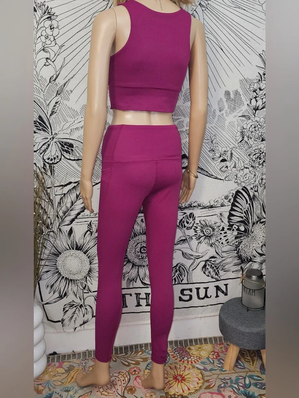 VIDA athletic set in magenta high-neck crop top and matching Leggings Large